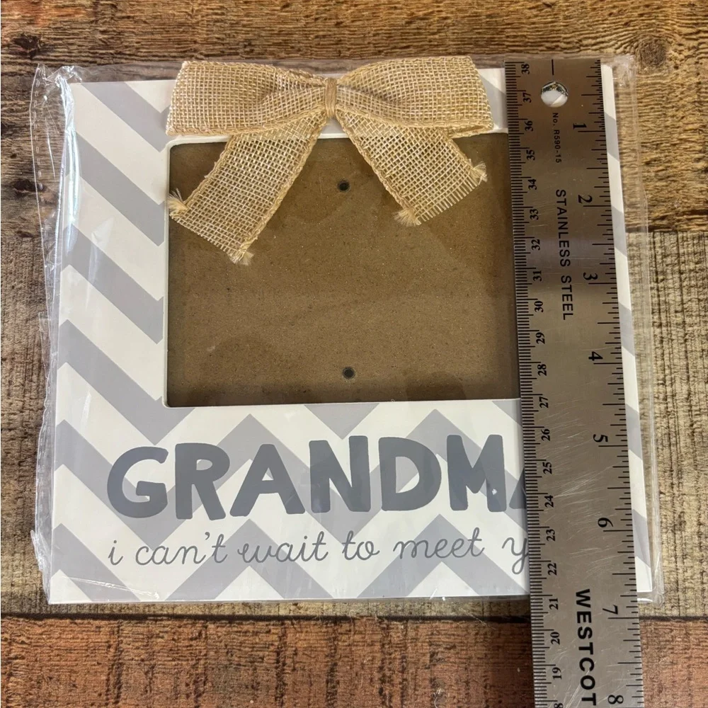 Sonogram Frame For Grandma by Pearhead “I Can't Wait to Meet You Grandma” 7”x7”